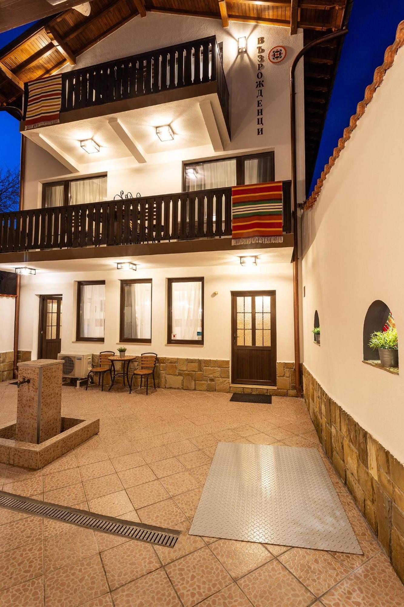Complex Vazrozhdentsi Hotel Tryavna Exterior photo
